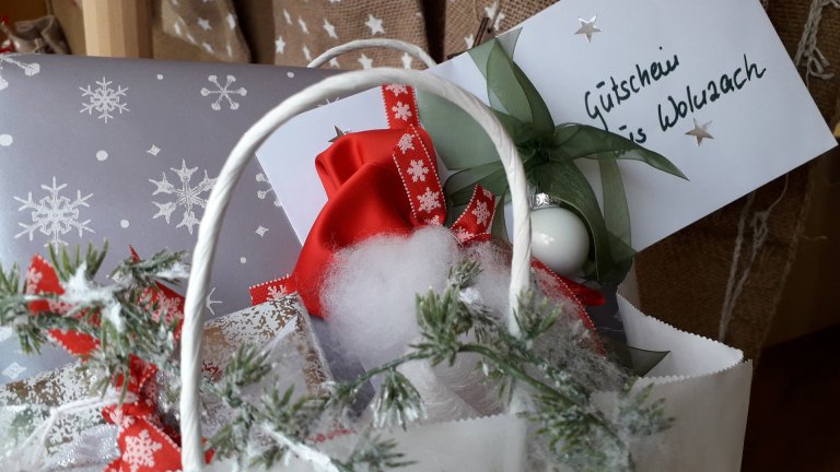 Adventskalender 2021 Teaserbild Einkaufstasche weihnachtlich