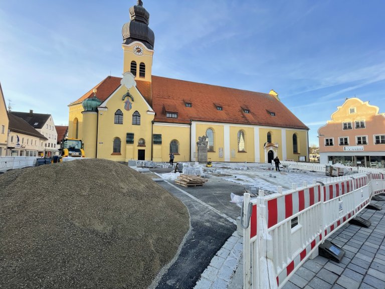 Grossansicht in neuem Fenster: Neugestaltung Marktplatz Bauabschnitt II 2022 Pflasterarbeiten-2 12.04.22 Grossansicht in neuem Fenster: Neugestaltung Marktplatz Bauabschnitt II 2022 Pflasterarbeiten-2 12.04.22