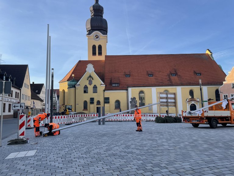 Grossansicht in neuem Fenster: Neugestaltung Marktplatz Bauabschnitt II 2022 Pflasterarbeiten-3 12.04.22 Grossansicht in neuem Fenster: Neugestaltung Marktplatz Bauabschnitt II 2022 Pflasterarbeiten-3 12.04.22